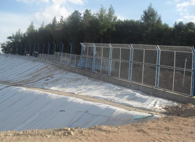 山東垃圾填埋場防飛散網圖片3