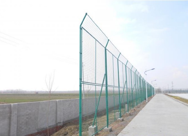 山東垃圾填埋場防飛散網圖片4