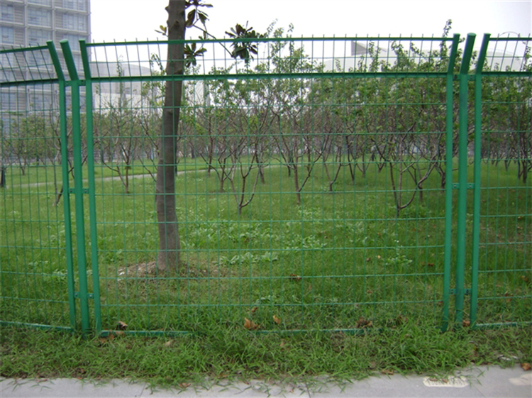 山東圈地隔離柵生產廠家圖片4