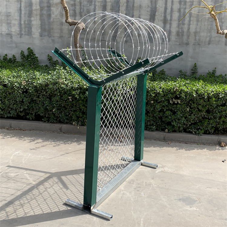 山東鋁包鋼機場圍欄網圖片4 山東鋁包鋼機場圍欄網圖片4