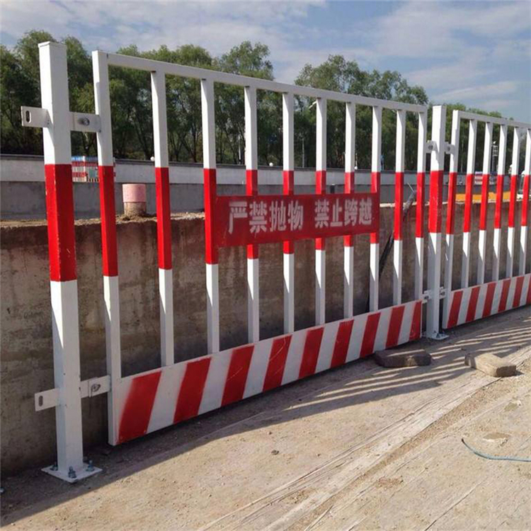 山東1.2mX2m基坑護欄圖片1