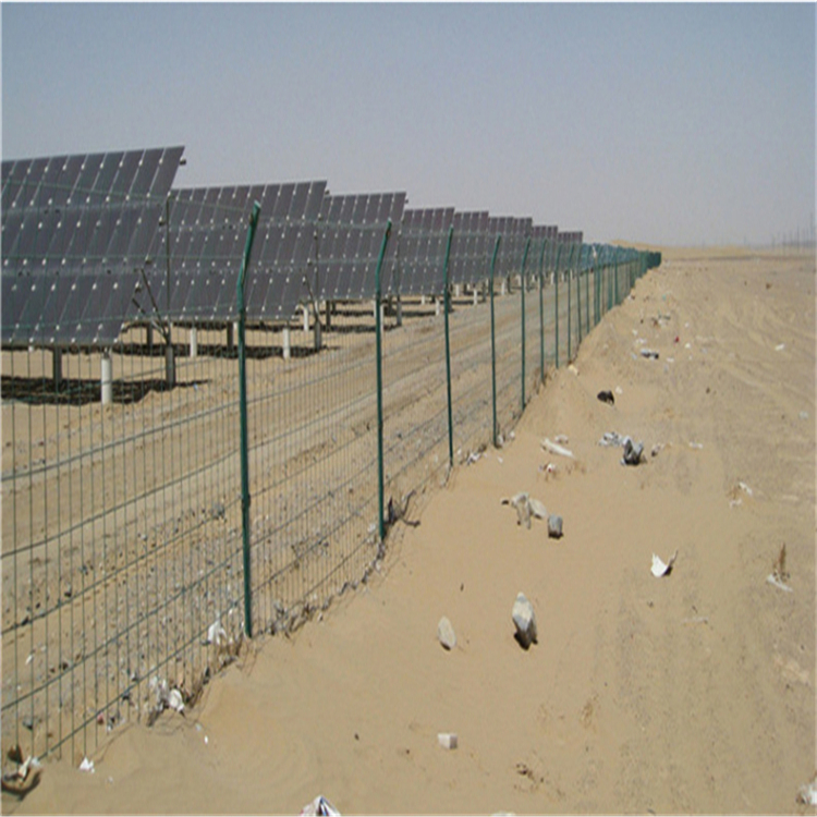 山東光伏電廠隔離圍欄圖片3 山東光伏電廠隔離圍欄圖片3