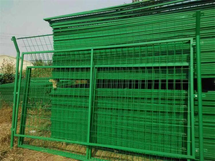 山東水源地用網(wǎng)片護(hù)欄圖片2 山東水源地用網(wǎng)片護(hù)欄圖片2