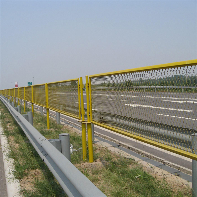 山東光伏電站金屬網圍欄圖片2 山東光伏電站金屬網圍欄圖片2