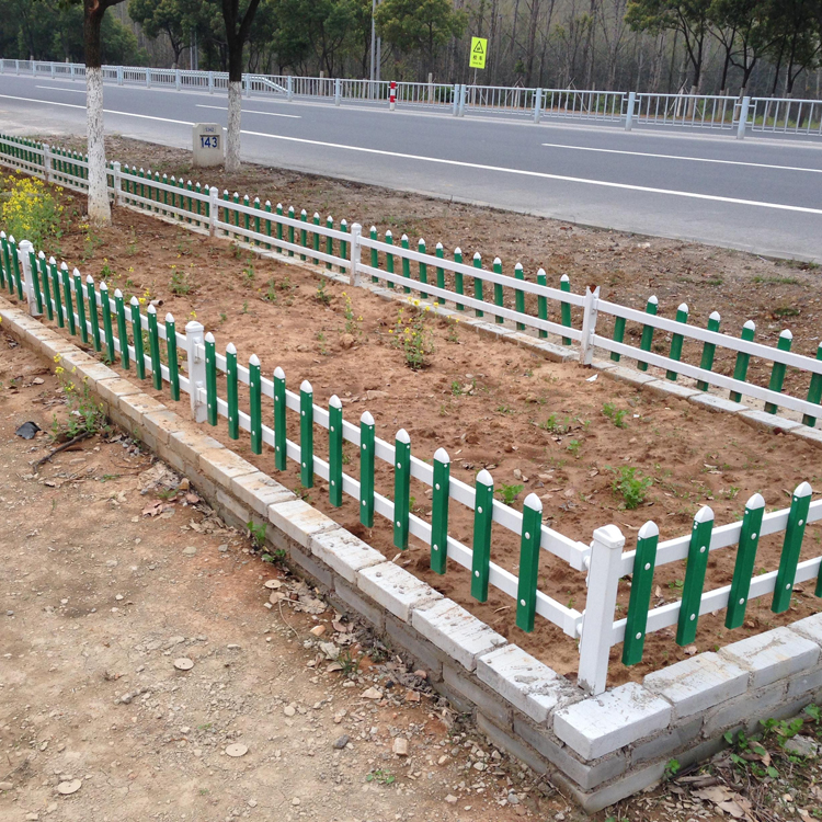 山東草坪鋅鋼護欄