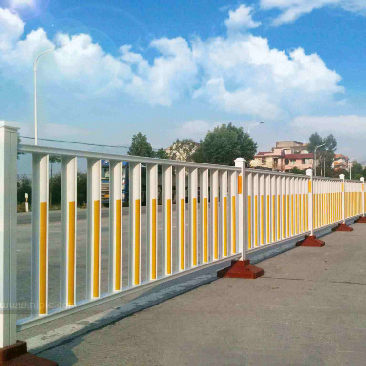 山東鋅鋼護(hù)欄價格圖片3