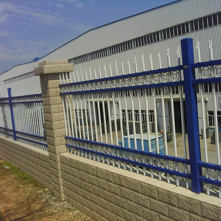 山東小區圍墻鋅鋼護欄圖片3