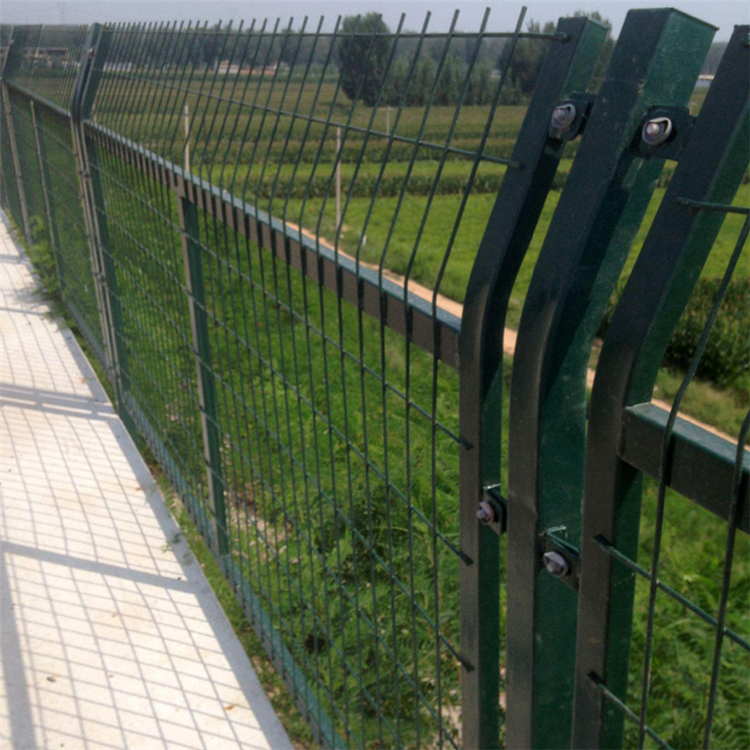 山東鋼絲鐵路護欄網(wǎng)圖片3 山東鋼絲鐵路護欄網(wǎng)圖片3