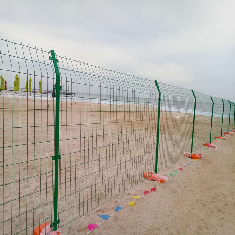 山東光伏電站護欄網圖片4