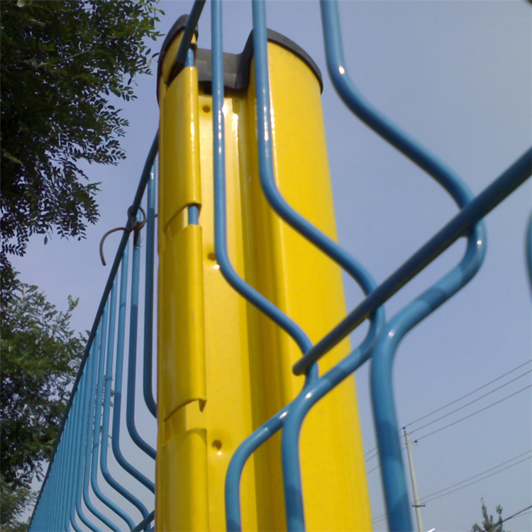 山東桃型柱加強折彎圍欄