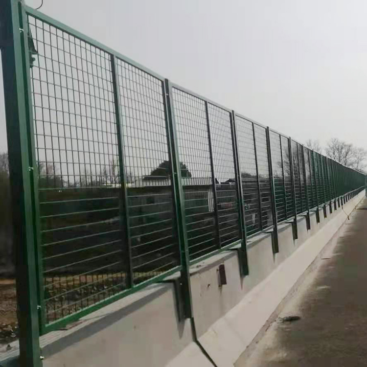 山東橋梁防拋物隔離柵圖片4