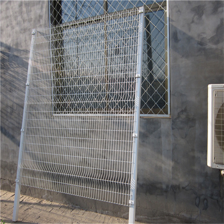 山東工地鋼管護欄