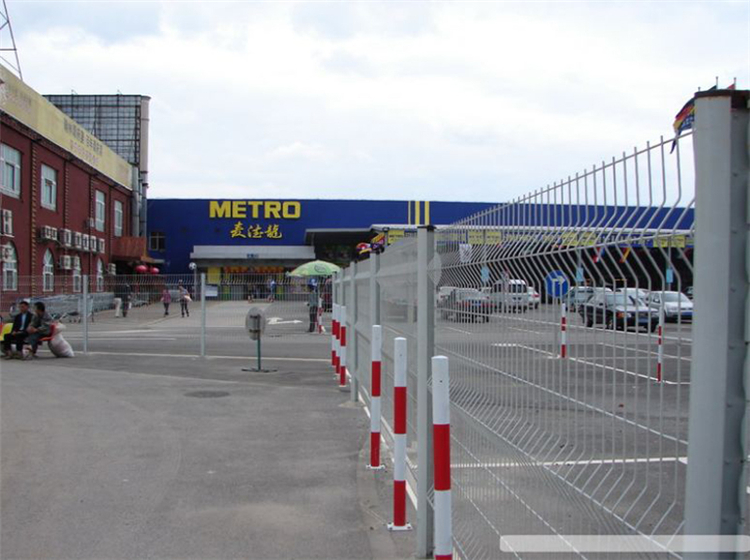 山東園區(qū)隔離圍欄網(wǎng)圖片4 山東園區(qū)隔離圍欄網(wǎng)圖片4