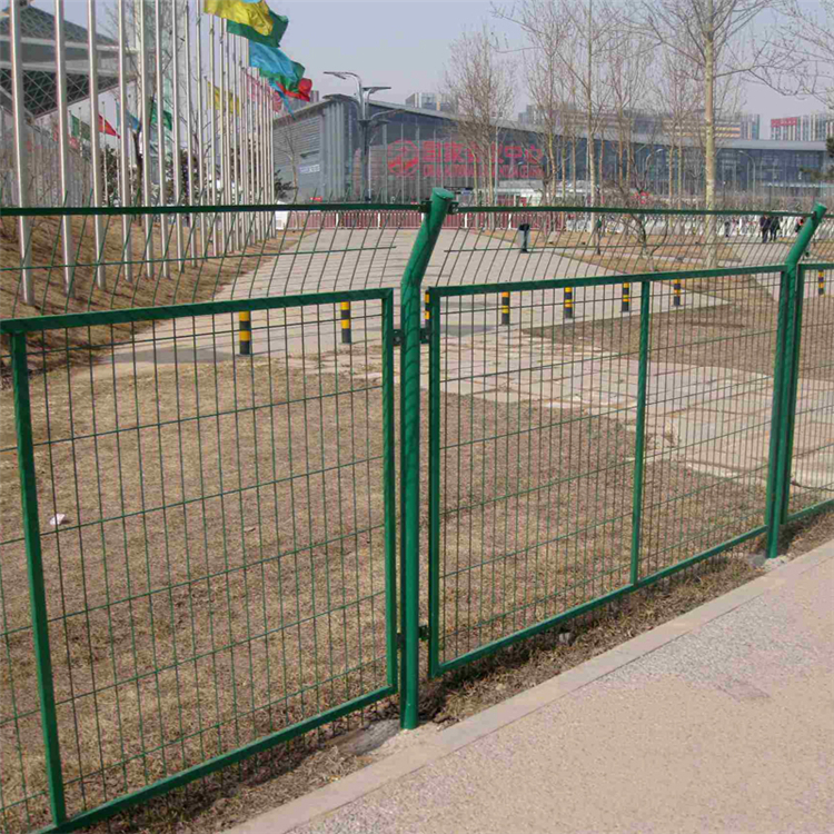 山東高速公路網片護欄圖片2 山東高速公路網片護欄圖片2