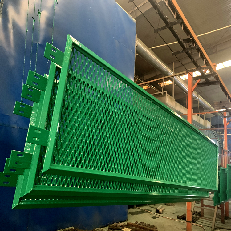 山東高速公路中間防眩網隔離帶