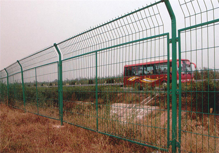 山東高速公路兩側防護隔離柵圖片3 山東高速公路兩側防護隔離柵圖片3