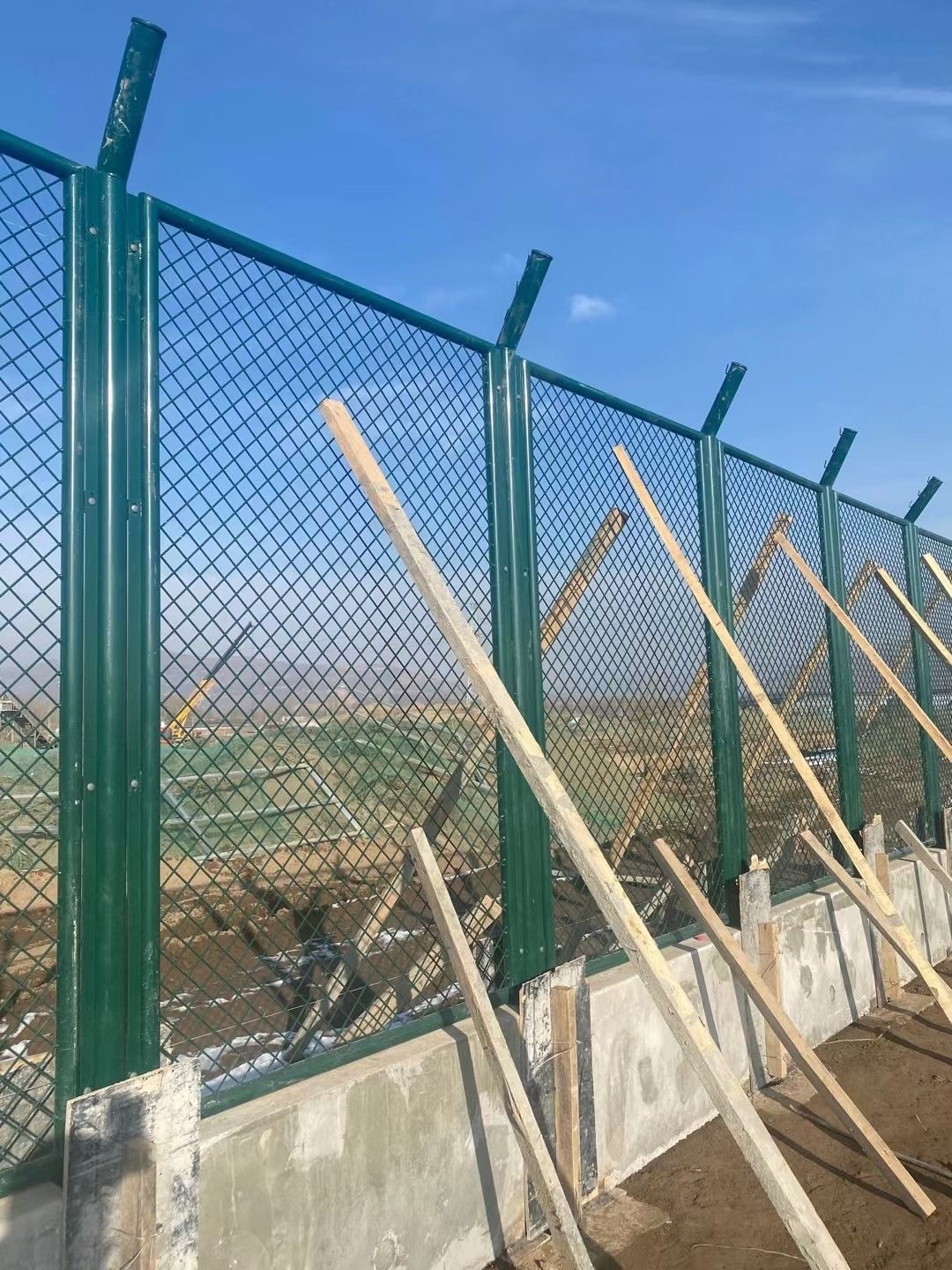 山東保稅區鐵絲網圍欄圖片4