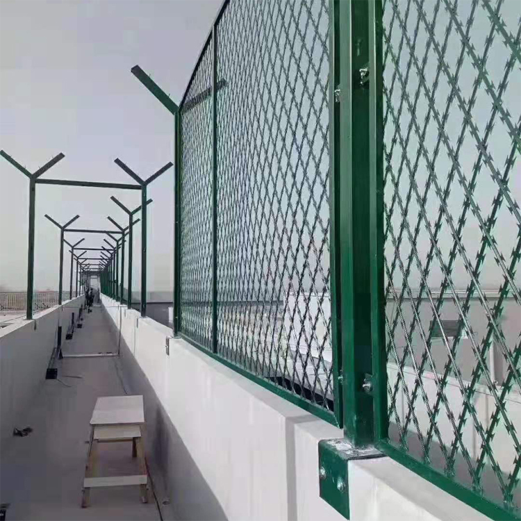 武警中隊巡邏通道隔離網安裝方式圖片2