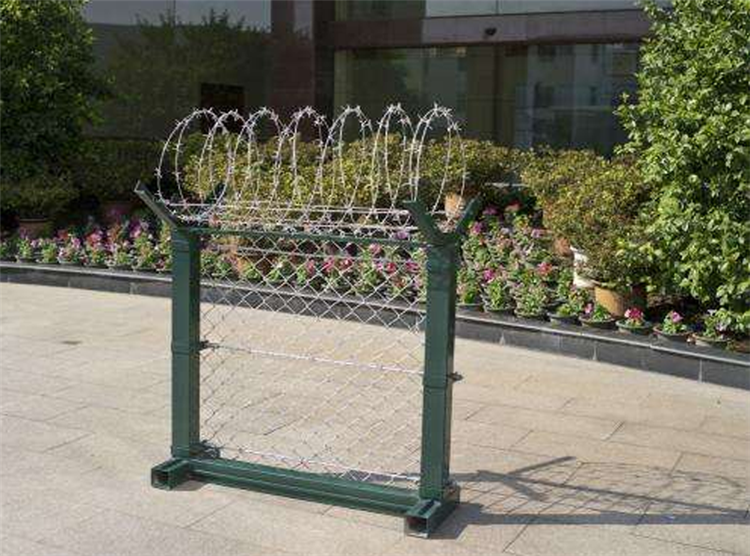 山東機場飛行區隔離網圍界講述圖片3 山東機場飛行區隔離網圍界講述圖片3