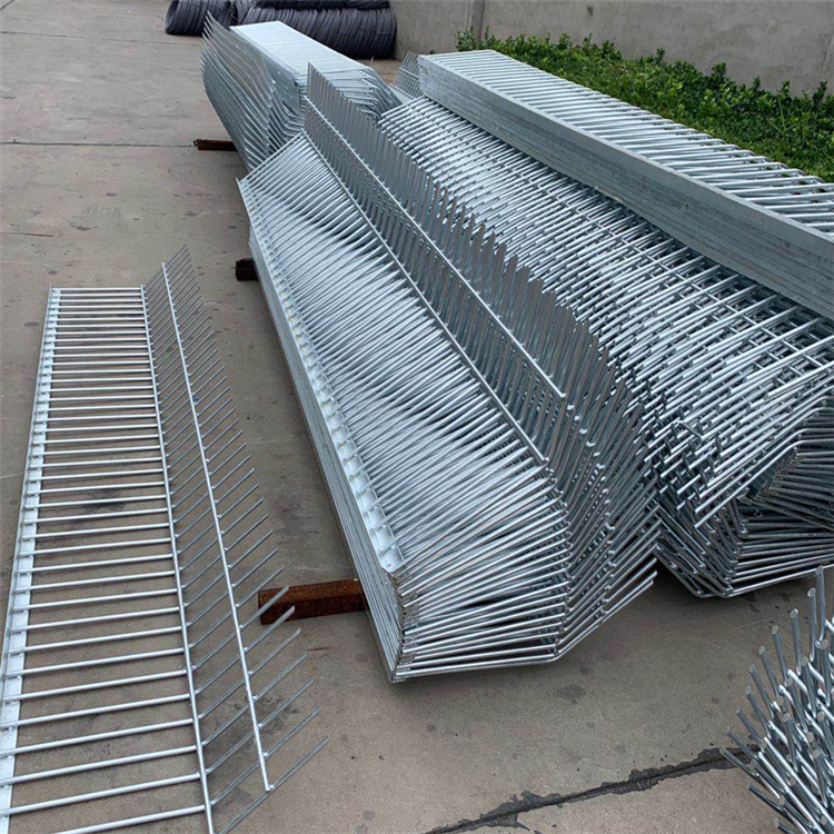 山東鐵路熱鍍鋅防爬刺加高網片廠家圖片3