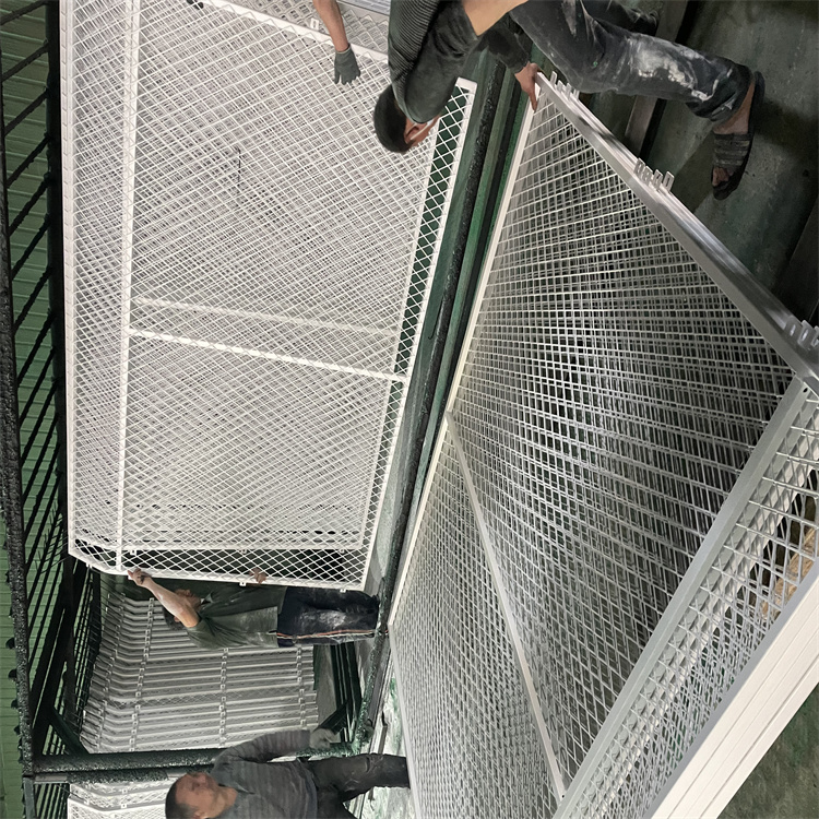 山東不同場區金屬護欄網的設計方案圖片3 山東不同場區金屬護欄網的設計方案圖片3