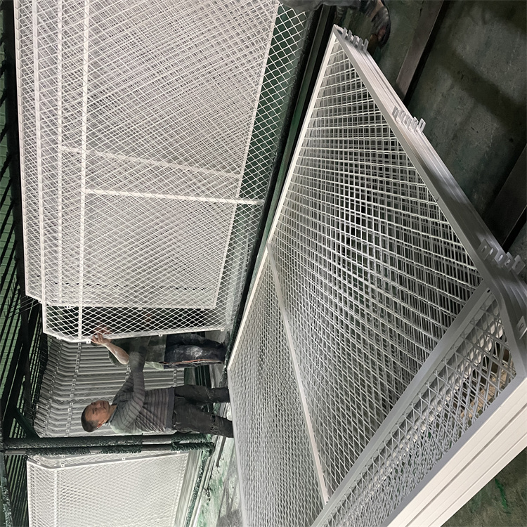 山東水源地保護區圍欄工程案例圖片4