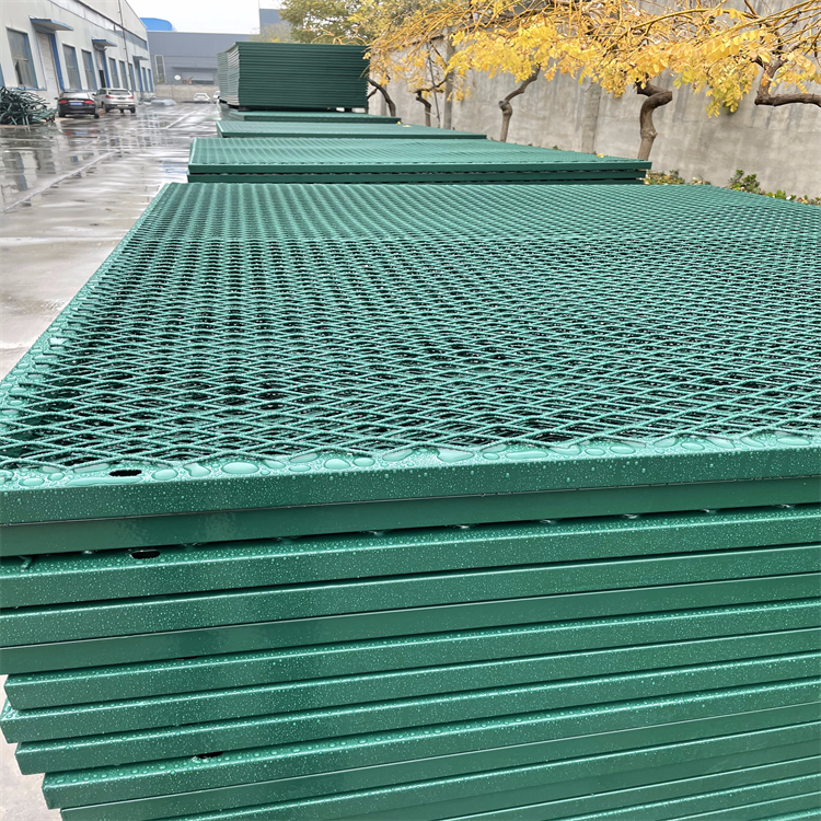 山東高鐵橋梁封閉式隔離網安裝圖片4 山東高鐵橋梁封閉式隔離網安裝圖片4