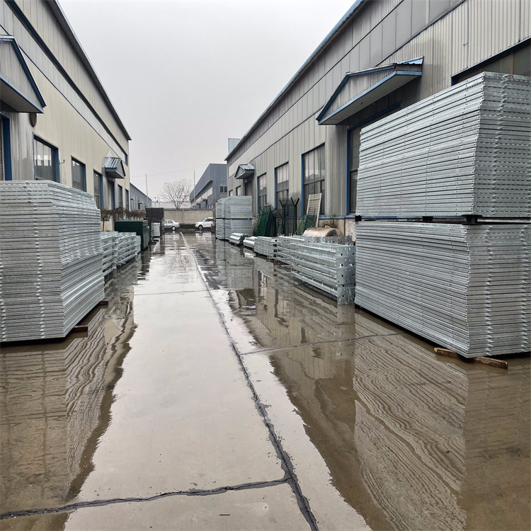 山東機場隔離柵生產工序圖片2 山東機場隔離柵生產工序圖片2