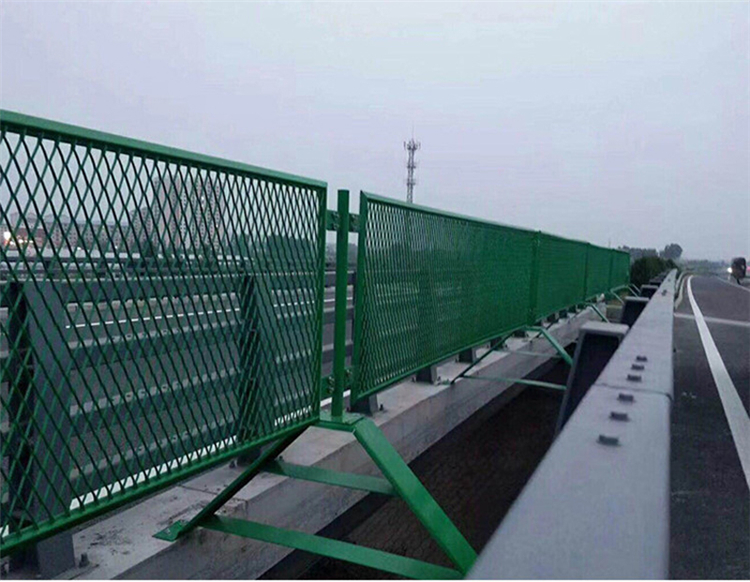 山東公路護(hù)欄網(wǎng)圖片4