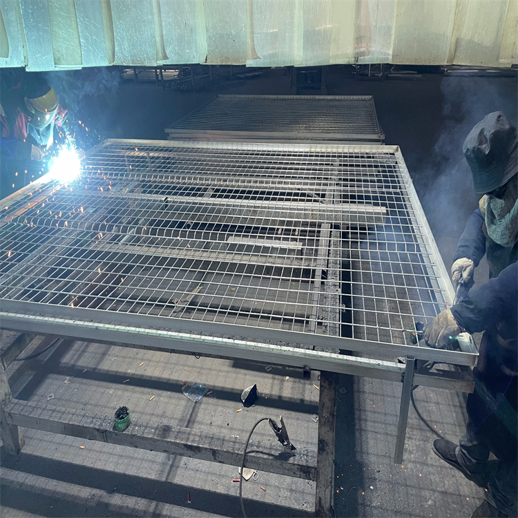 山東機(jī)場(chǎng)隔離網(wǎng)圍欄現(xiàn)場(chǎng)施工