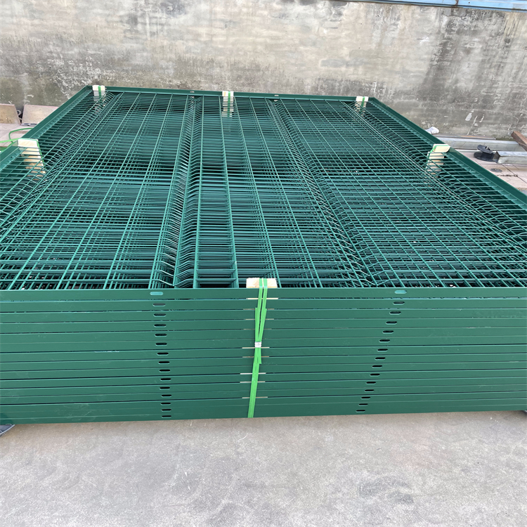 機場隔離網圍欄現場施工圖片2