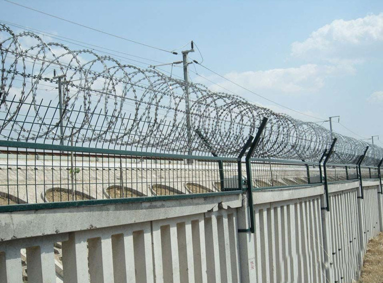 山東鐵路防護隔離設施中的鐵路加高網片圖片3 山東鐵路防護隔離設施中的鐵路加高網片圖片3