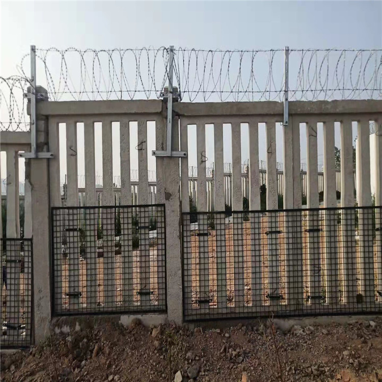 山東鐵路防護隔離設施中的鐵路加高網片圖片4 山東鐵路防護隔離設施中的鐵路加高網片圖片4