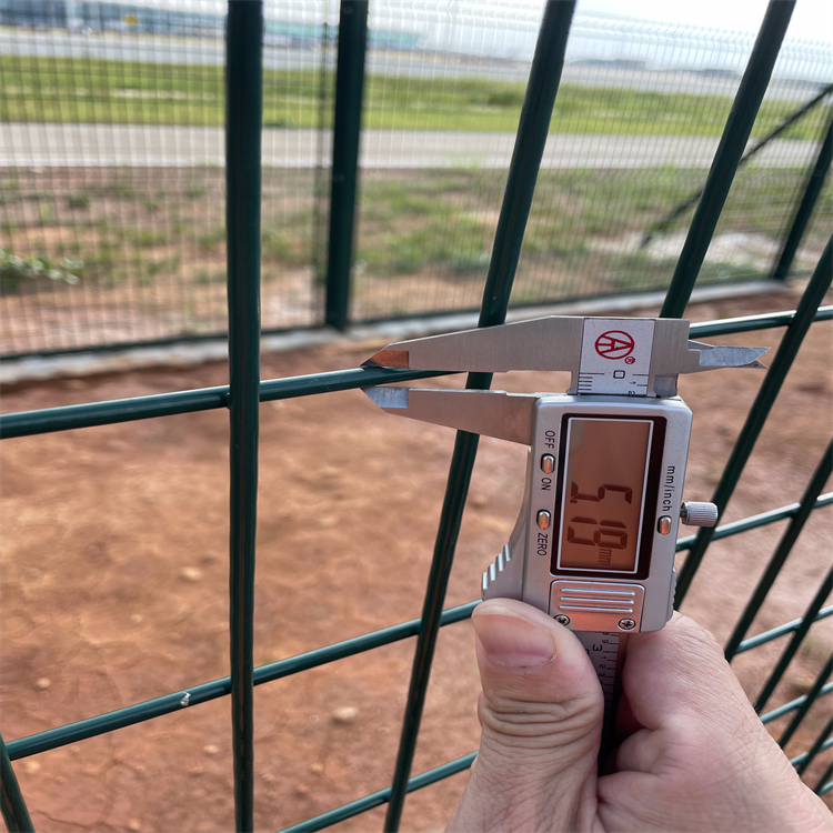 機場停機坪隔離網影響價格的細微差別圖片2