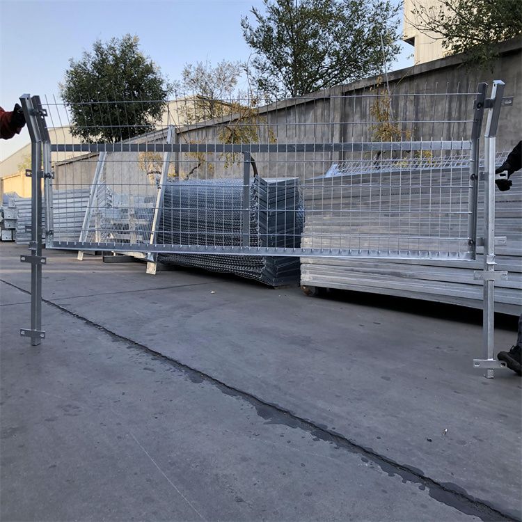 山東鐵路熱鍍鋅防爬刺價格差距巨大圖片2