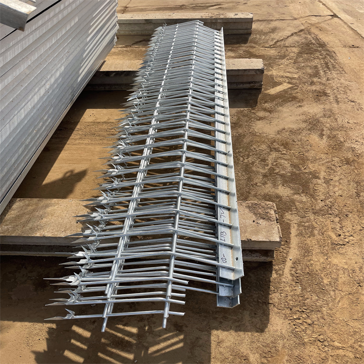 山東鐵路熱鍍鋅防爬刺價格差距巨大圖片4