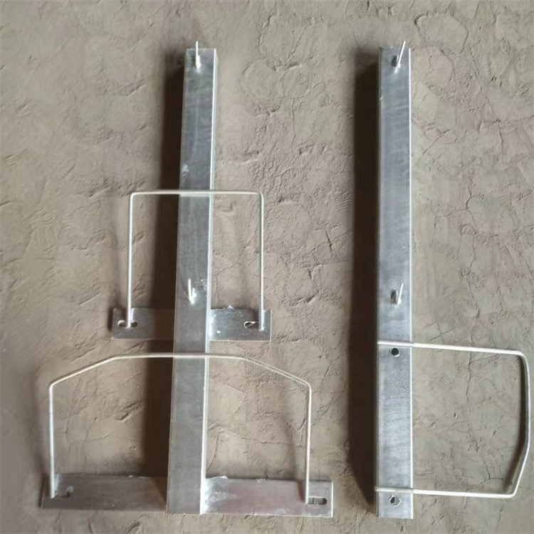 山東鐵路支架刀刺網熱鍍鋅處理圖片4