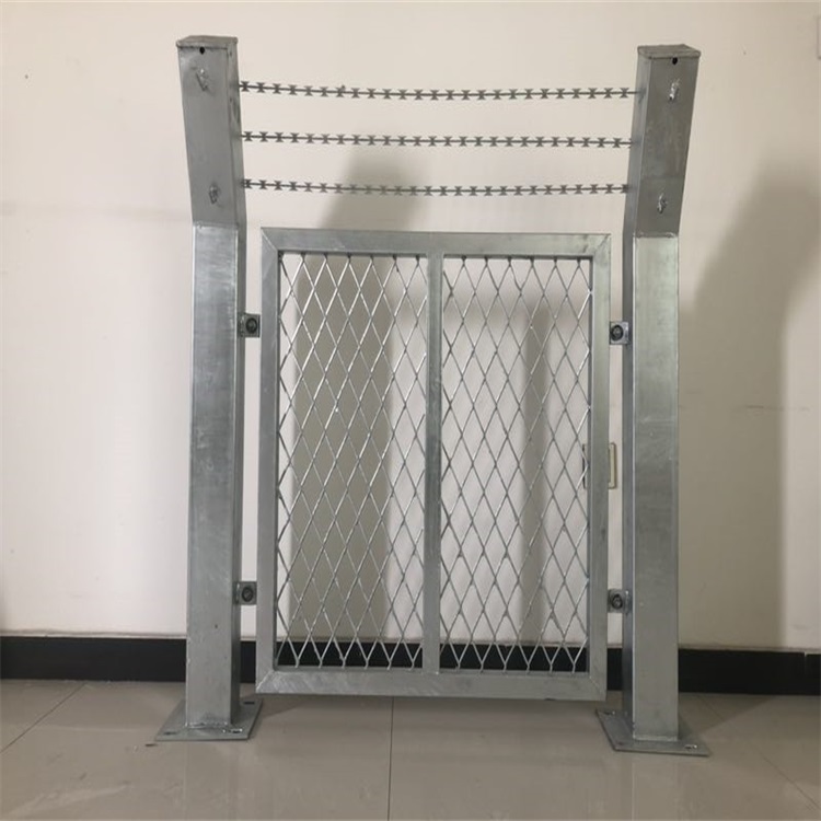 山東海關(guān)自貿(mào)區(qū)金屬隔離網(wǎng)柵欄圖片3