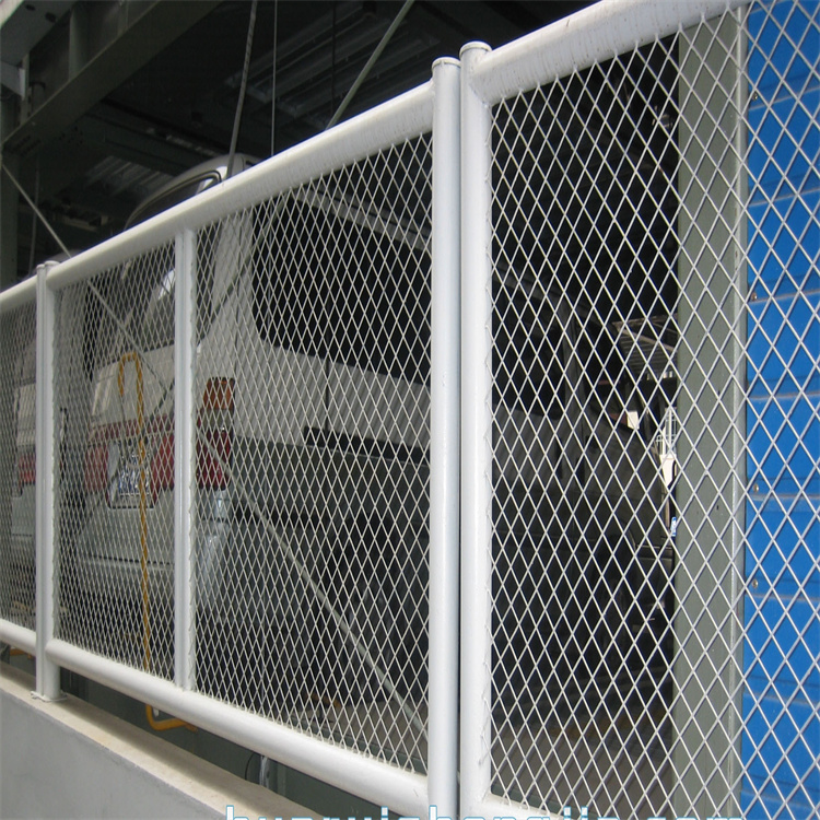 山東海關(guān)自貿(mào)區(qū)金屬隔離網(wǎng)柵欄圖片4