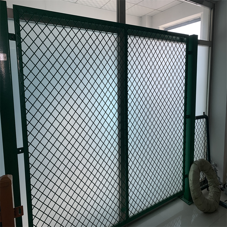 山東海關(guān)自貿(mào)區(qū)金屬隔離網(wǎng)柵欄圖片5