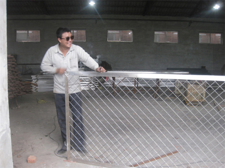 山東海關(guān)自貿(mào)區(qū)金屬隔離網(wǎng)柵欄圖片6