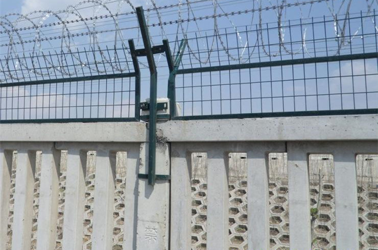 山東鐵路熱鍍鋅防爬刺價格多少圖片5