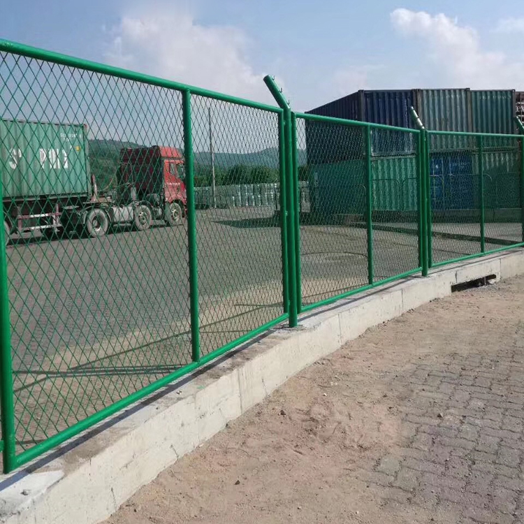 山東海關(guān)自貿(mào)保稅區(qū)金屬隔離網(wǎng)圖片2