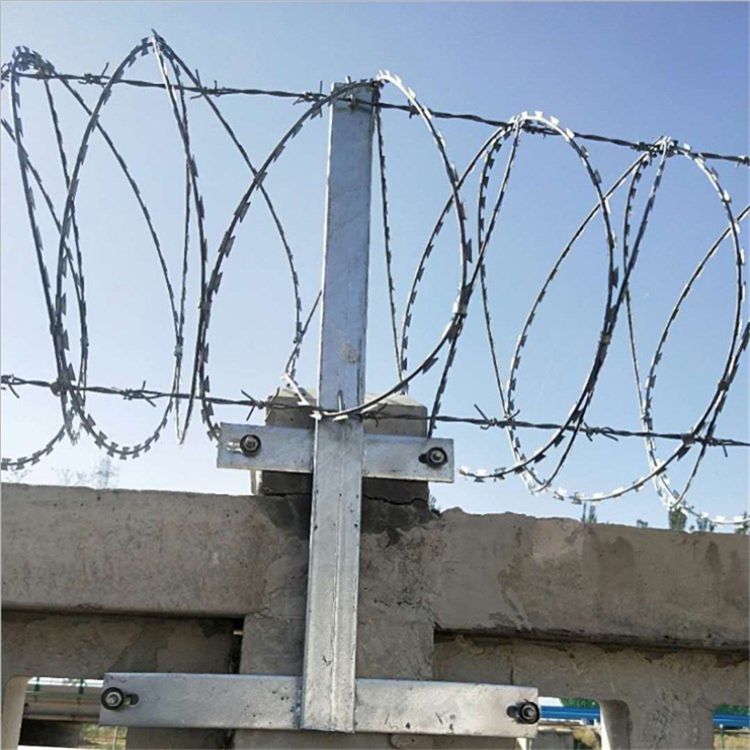 山東高鐵防護(hù)刺絲滾籠支架系列用品圖片5