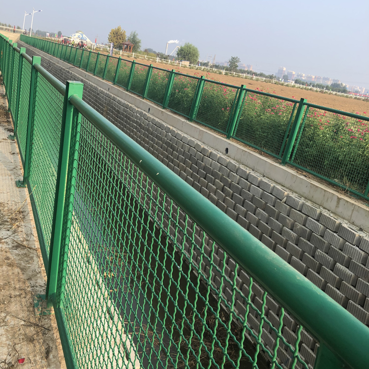 山東水庫周圍安全隔離防護(hù)網(wǎng)