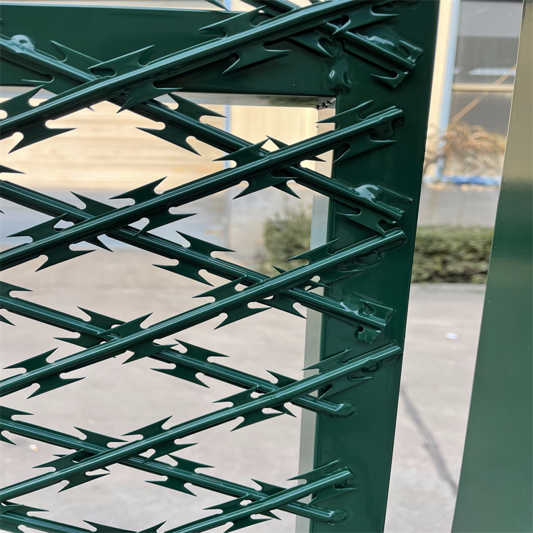 山東監(jiān)獄看守所焊接刀片隔離網(wǎng)生產(chǎn)圖樣圖片4 山東監(jiān)獄看守所焊接刀片隔離網(wǎng)生產(chǎn)圖樣圖片4