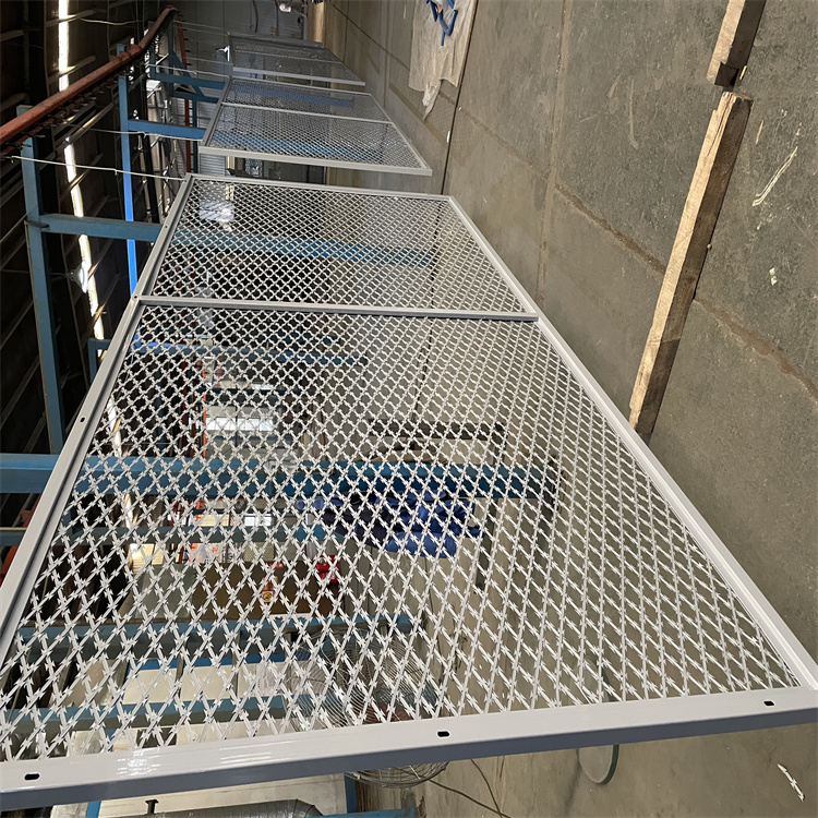 山東監(jiān)獄看守所焊接刀片隔離網(wǎng)生產(chǎn)圖樣圖片5 山東監(jiān)獄看守所焊接刀片隔離網(wǎng)生產(chǎn)圖樣圖片5