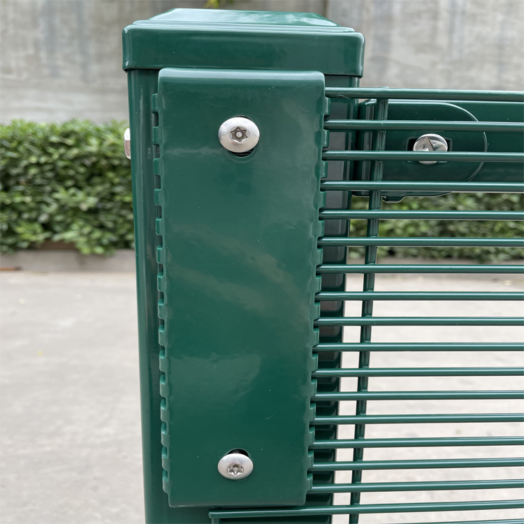 山東358密紋護欄網應用