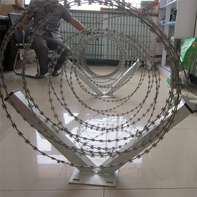 山東熱鍍鋅不銹鋼刀片刺網型號推薦圖片7