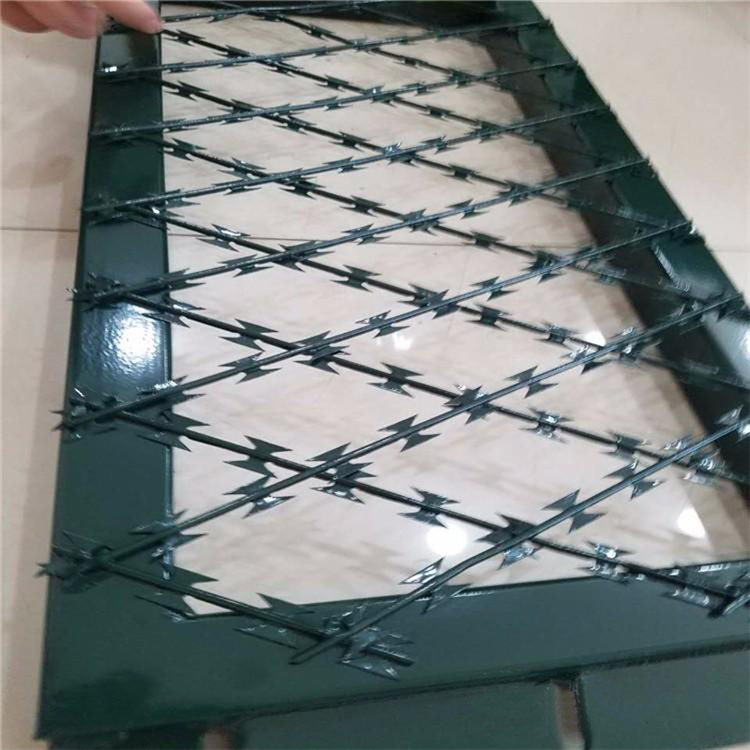 山東監獄焊接刀片隔離網不銹鋼刀刺